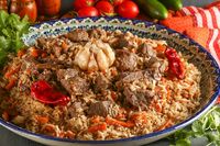 Usbekische-Reispfanne-Plov-mit-Moehren-Zwiebeln-und-Hammelfleisch